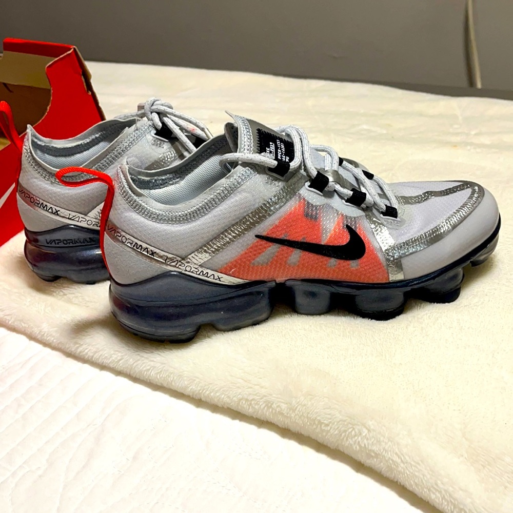 Athletic shoes